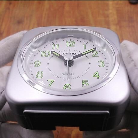 Casio TQ-143S-8DF Gri Ertelemeli Beep Alarmlı Işıklı Fosforlu Masa Saati