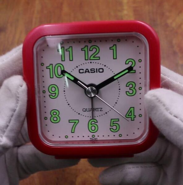 Casio TQ-141-4DF Kırmızı Beep Alarmlı Fosforlu Masa Saati
