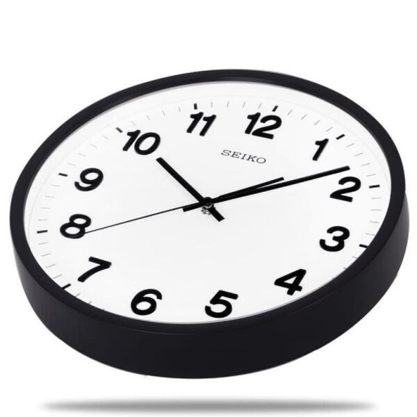 Seiko QXA640K Plastik Kasa Siyah Renkli 30.5 cm Çaplı 3 Boyutlu Rakam Modern Sessiz Saniye Mekanizmalı Duvar Saati