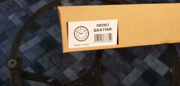 Seiko QXA640K Sessiz Akar Saniyeli 3 Boyutlu Rakam Analog Duvar Saati
