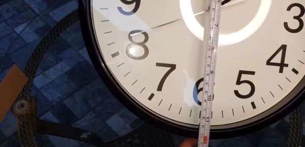 Seiko QXA640K Plastik Kasa Siyah Renkli 30.5 cm Çaplı 3 Boyutlu Rakam Modern Sessiz Saniye Mekanizmalı Duvar Saati
