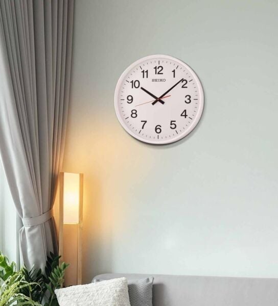 Seiko QXA700W Plastik Kasa Beyaz Renkli 42.4 cm Çaplı Modern Sessiz Saniye Mekanizmalı Duvar Saati