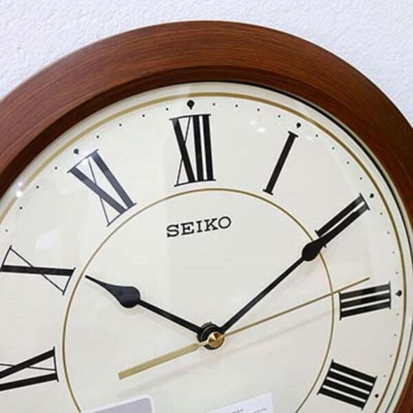 Seiko QXA713T Plastik Kasa Kahverengi Renkli 30 cm Çaplı Modern Dekoratif Sessiz Saniye Mekanizmalı Duvar Saati