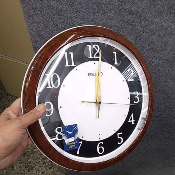 Seiko QXA788Z Plastik Kasa Kahverengi Renkli 31.4 cm Çaplı Otomatik Sensör Aydınlatmalı Sessiz Saniye Mekanizmalı Duvar Saati