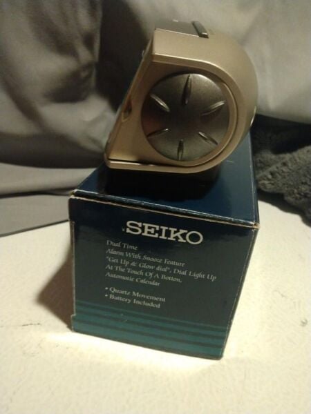 Seiko QHL006G Ertelemeli Beep Alarm Işıklı Kadran Takvimli Masa Saati